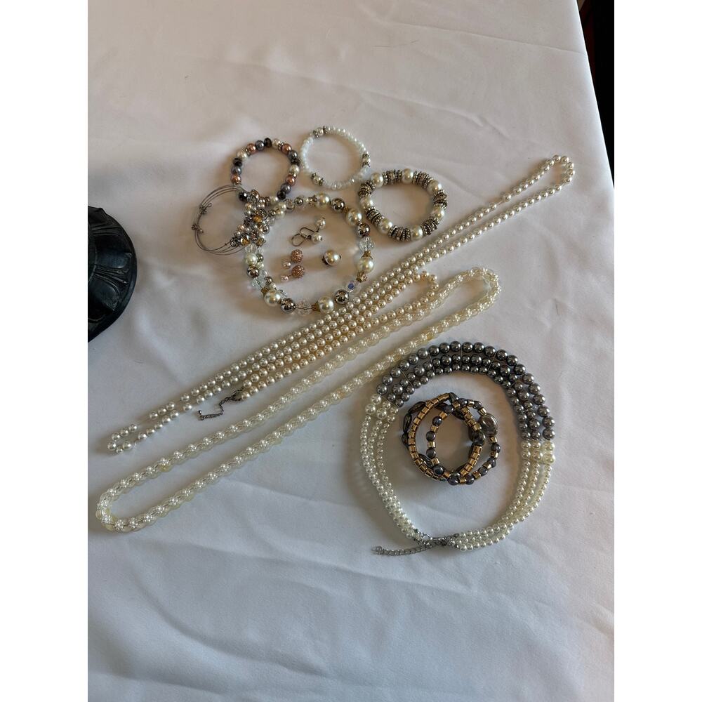 Vintage-Style Faux Pearl Jewelry Lot 15 Pieces (Necklaces, Bracelets & Earrings) - Picture 2 of 9